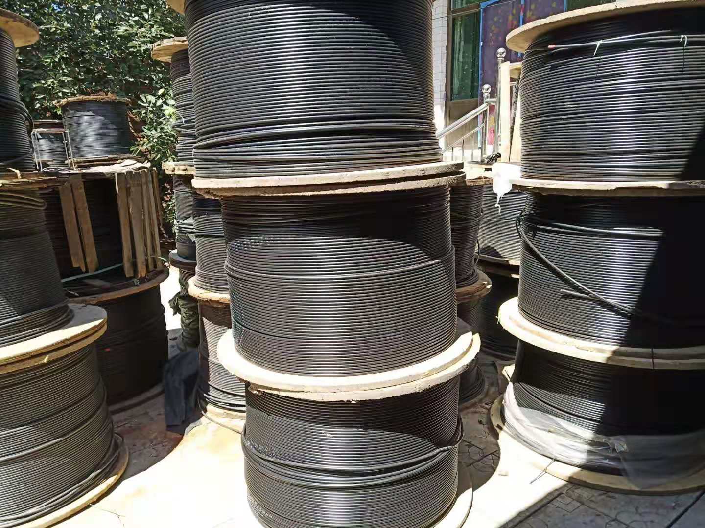 市場主流光纜品牌全解析 長飛、烽火、亨通與康寧的性能對比與應用場景
